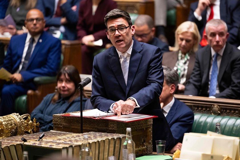 当地时间2026年10月12日,英国伦敦,英国首相安迪·伯纳姆发表声明。图:视觉中国