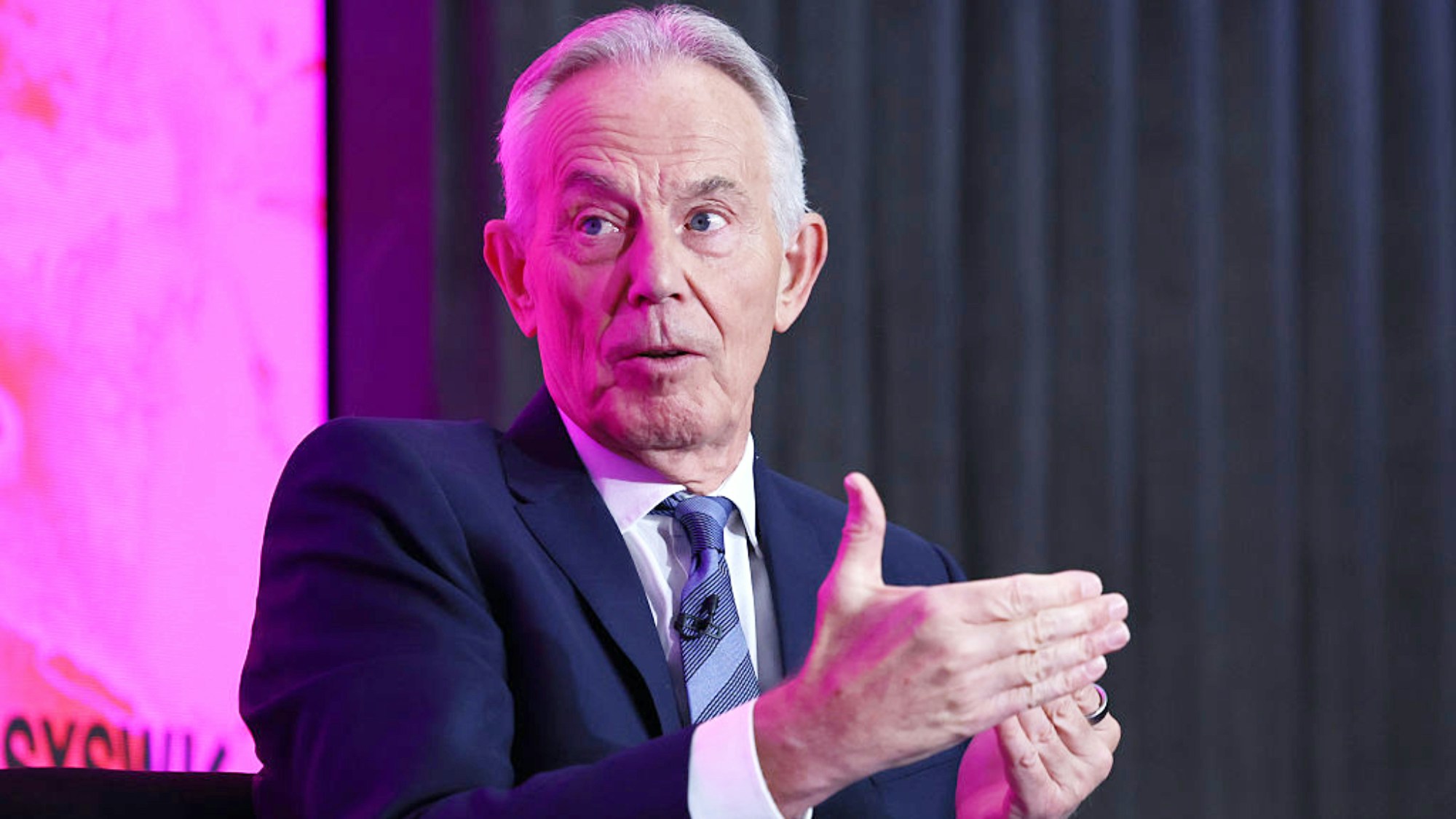 2025年6月2日,英国前首相贝理雅(Tony Blair,译作布雷尔或布莱尔)在伦敦举行的一场论坛上发表演讲。(Getty)