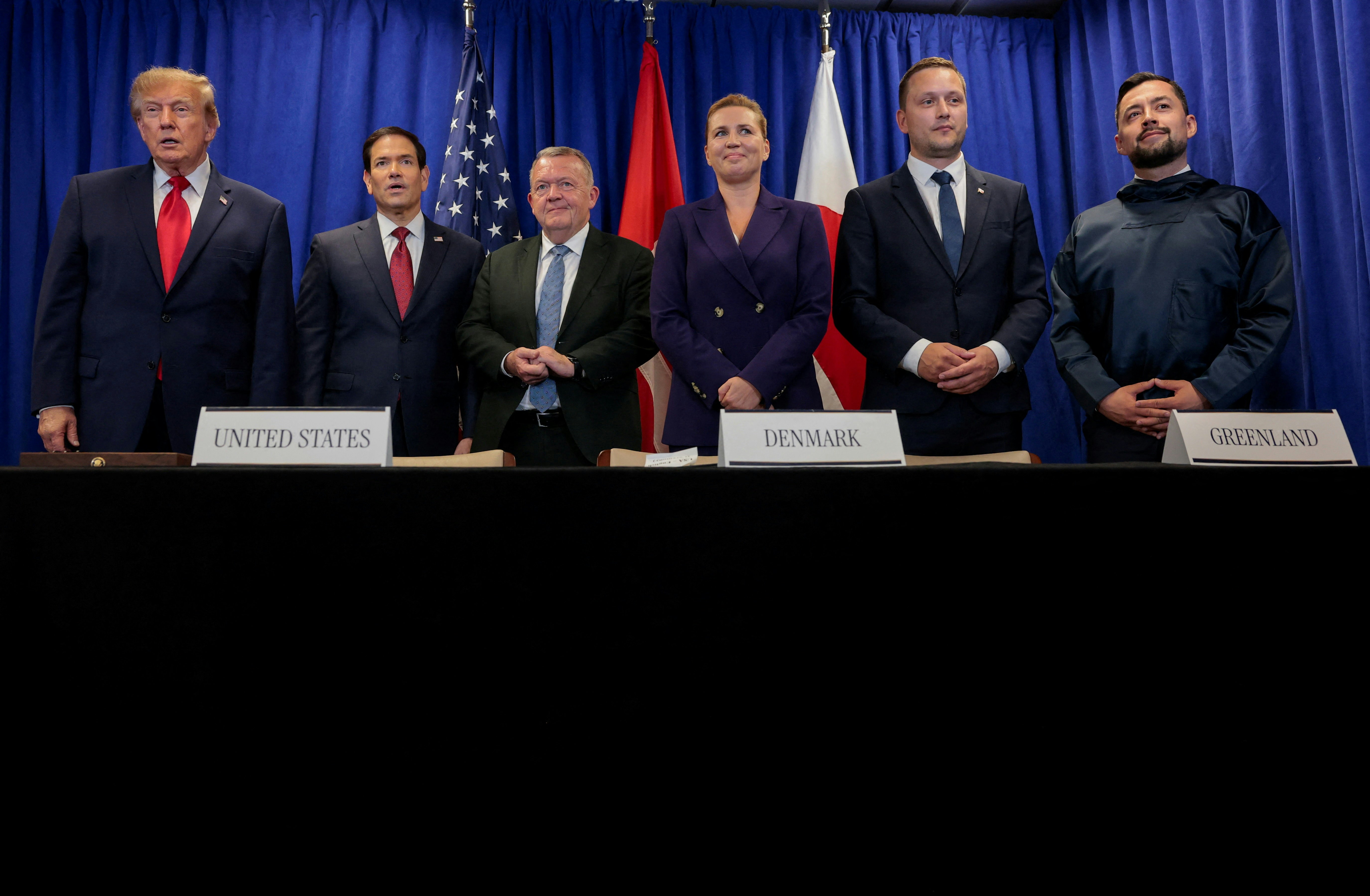 2026年9月22日,美国总统特朗普(Donald Trump)、美国国务卿鲁比奥(Marco Rubio)、丹麦外长拉斯穆森(Lars Løkke Rasmussen)、丹麦首相弗雷泽里克森(Mette Frederiksen)、格陵兰自治政府总理尼尔森(Jens-Frederik Nielsen),及格陵兰外长埃格德(Múte Bourup Egede)出席安全协议的签署仪式。(Reuters)