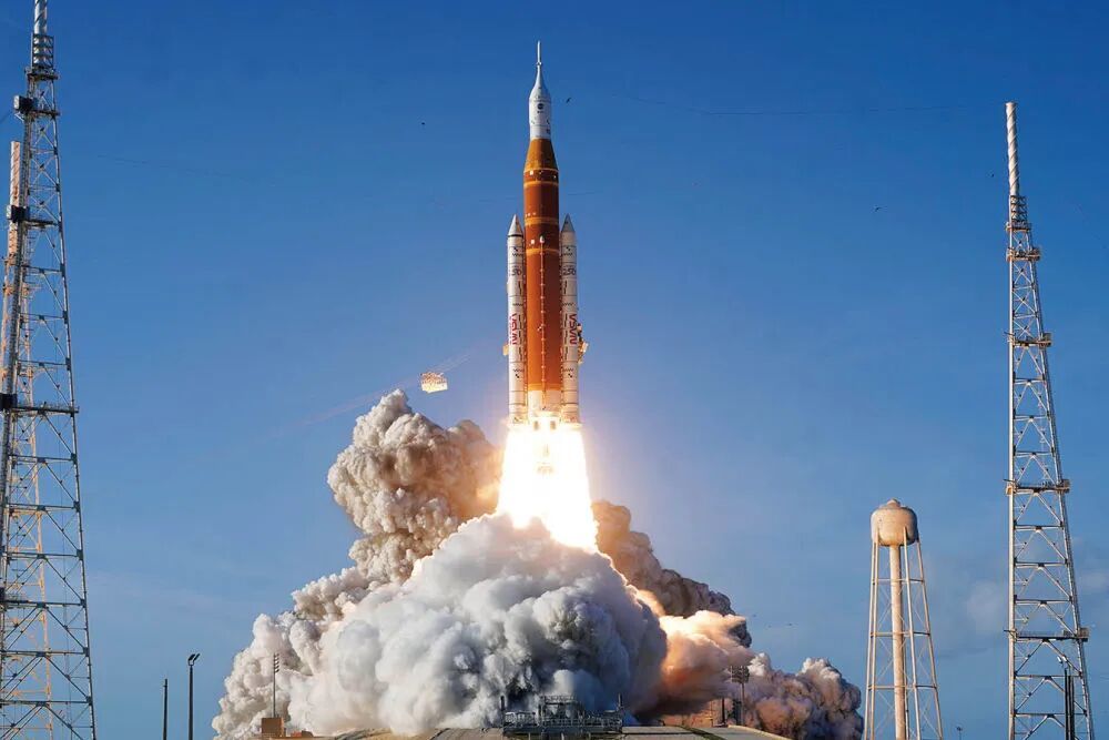 2026年4月1日,美国航空航天局新一代登月火箭“太空发射系统”从佛罗里达州肯尼迪航天中心发射升空,执行“阿耳忒弥斯 2 号”载人绕月飞行测试任务。这是美国自1972年以来首次载人飞向月球