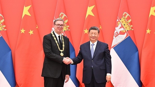 前进党并没有简单选择倒向西方或俄罗斯,而是试图在不同大国之间维持平衡。(中国外交部)