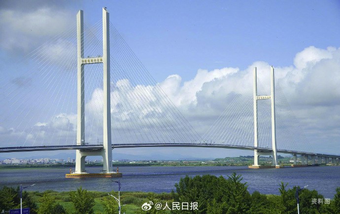 中朝新鸭绿江大桥江10月15日开通。(人民日报)