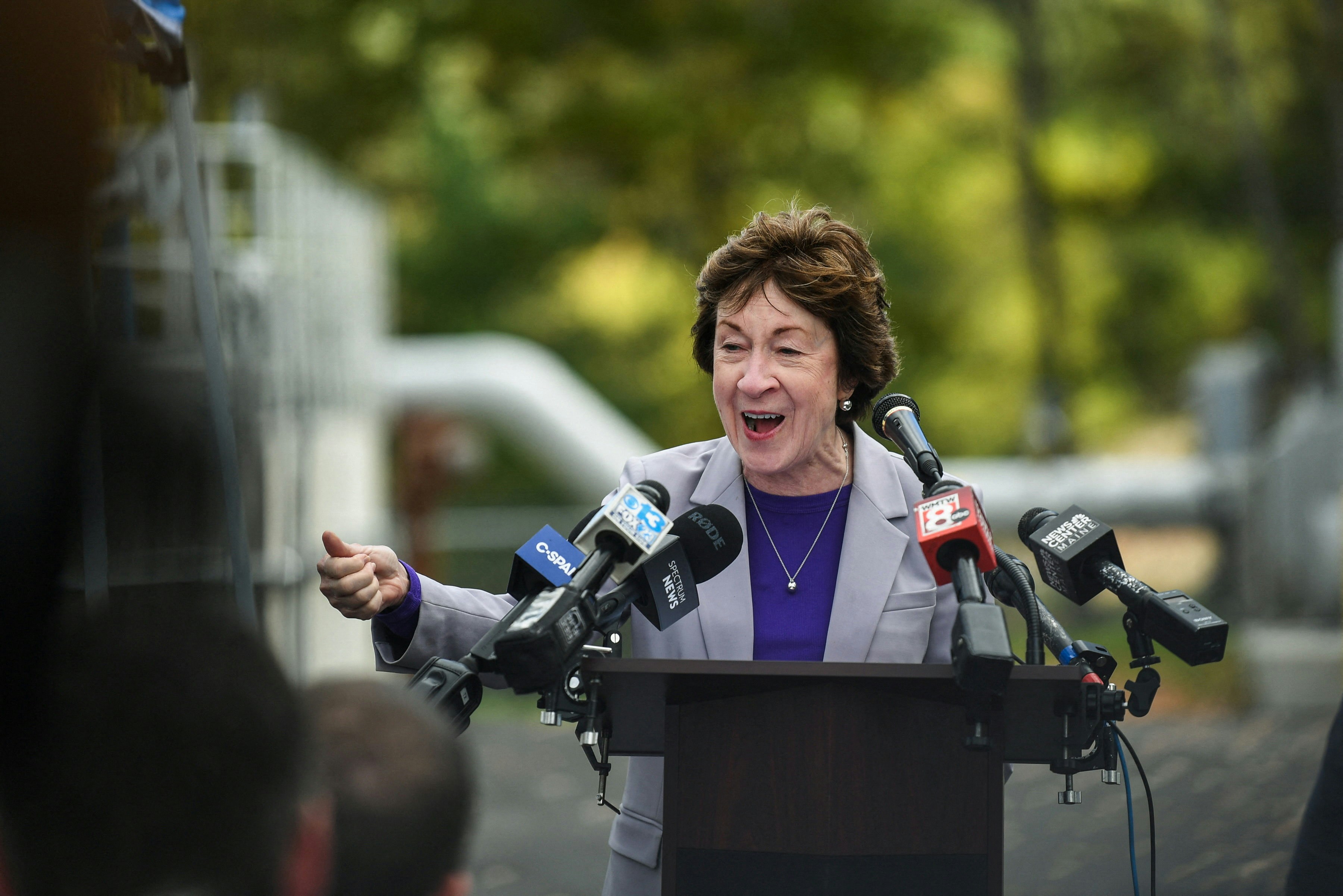2026年10月8日,美国缅因州参议员柯林斯(Susan Collins)在一座新的污水处理厂落成典礼上发表演说。(Reuters)