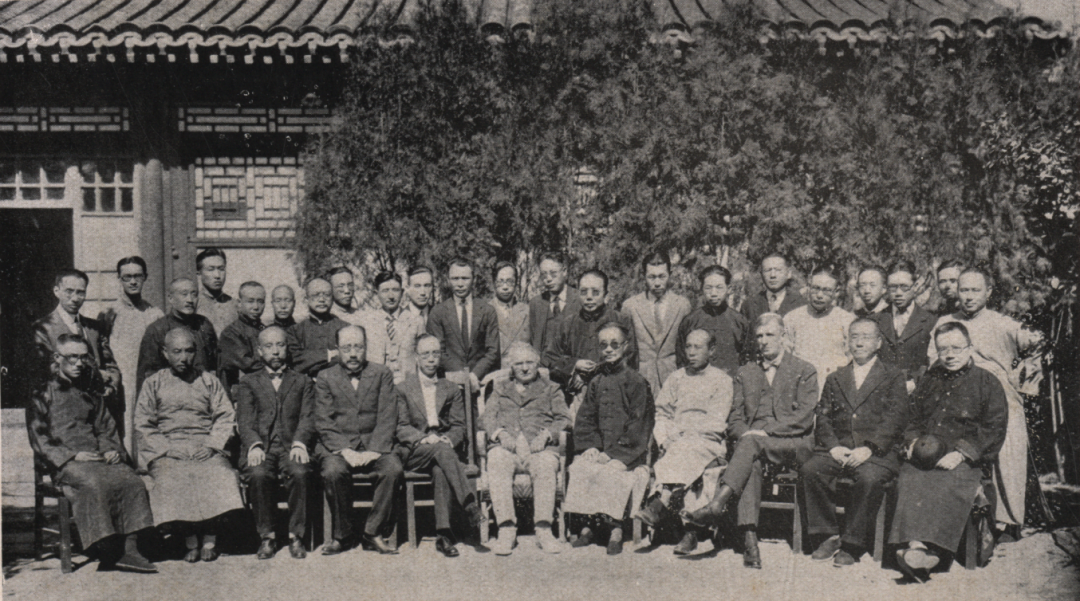 1928年10月1日静生生物调查所成立典礼合影,前排左一胡先骕 / 《静生生物调查所二十二年》