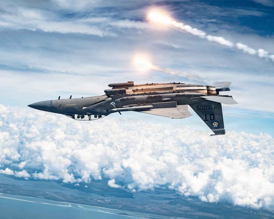 美军一架F-15EX「鹰II」战机在佛罗里达州墨西哥湾沿岸投放干扰弹。(美国空军官网)