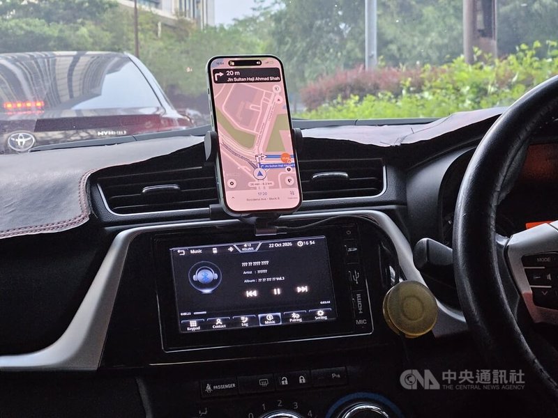 Google Maps是马来西亚驾驶常用的导航应用程式之一，协助规划行车路线及掌握路况。中央社记者黄自强吉隆坡摄　115年10月23日