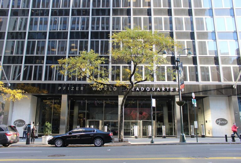 The entrance to Pfizer World Headquarters in Manhattan, New York, New York. Photographed by user Coolcaesar on the morning of November 5, 2016.