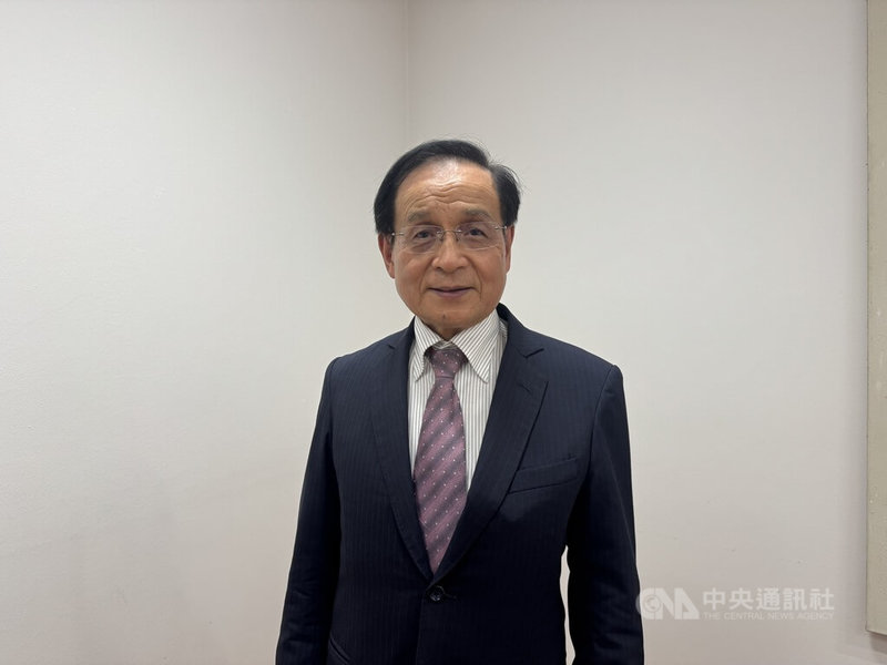 商研院董事长许添财10日接受中央社专访时表示，台湾经济战略须转型，透过「分散式小联盟」结盟，串联美欧市场与新兴市场基地，建立永续生态系，带领150万家中小企业走向国际。中央社记者刘郁葶布拉格摄　115年9月26日