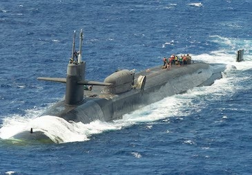 太平洋(2021年2月9日)隶属于第三海军陆战队远征军第一侦察连的海军陆战队员在俄亥俄级飞弹潜舰「俄亥俄号」(SSGN 726)上进行例行演习。(美国海军官网)
