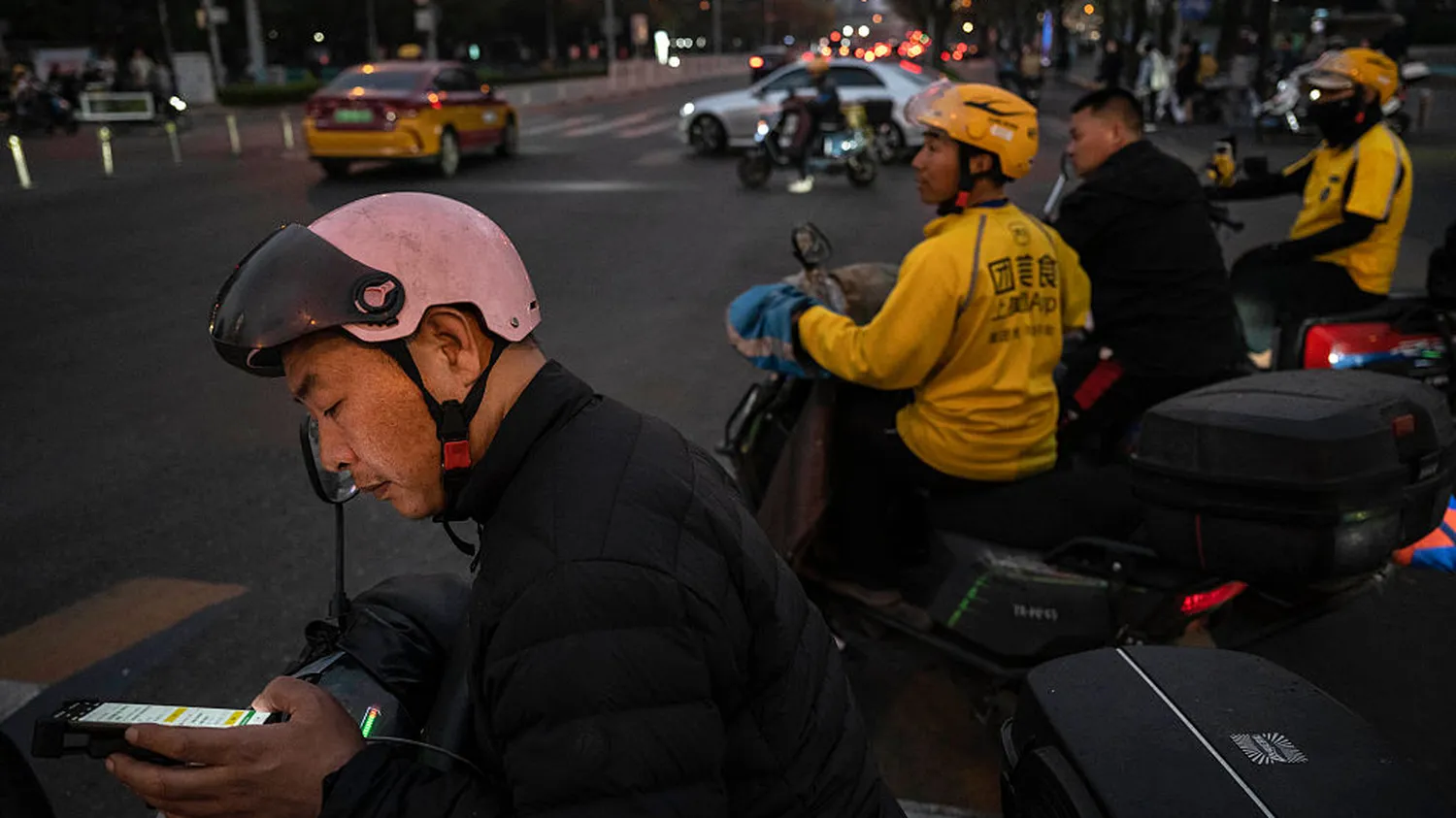 就业身份的保障落差：谁在承担中国经济韧性的成本？