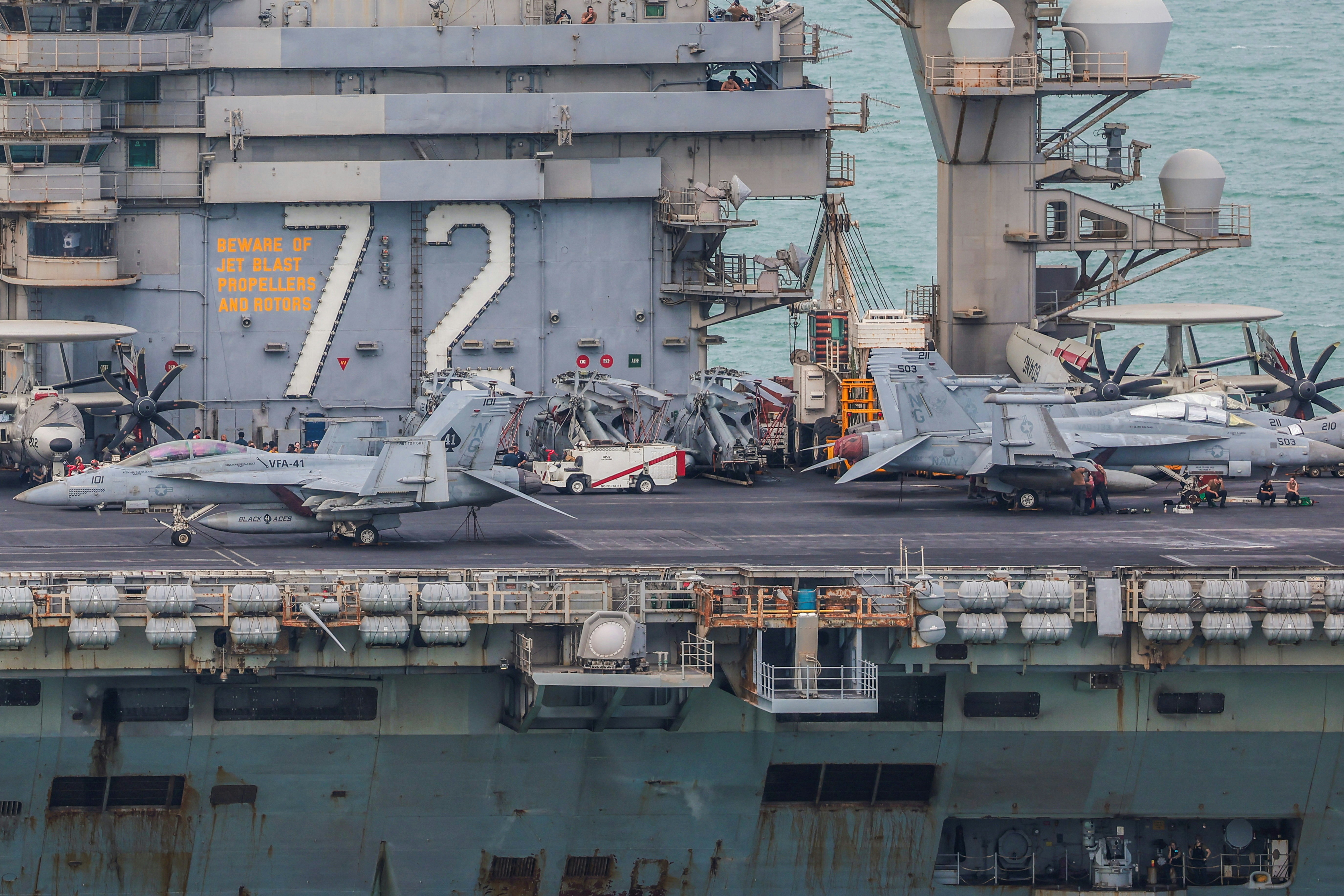 美国海军「林肯号」（USS Abraham Lincoln）航空母舰自去年11月离开母港圣地牙哥后，在海上度过286天，2日抵达泰国东部林查班港。（路透社）