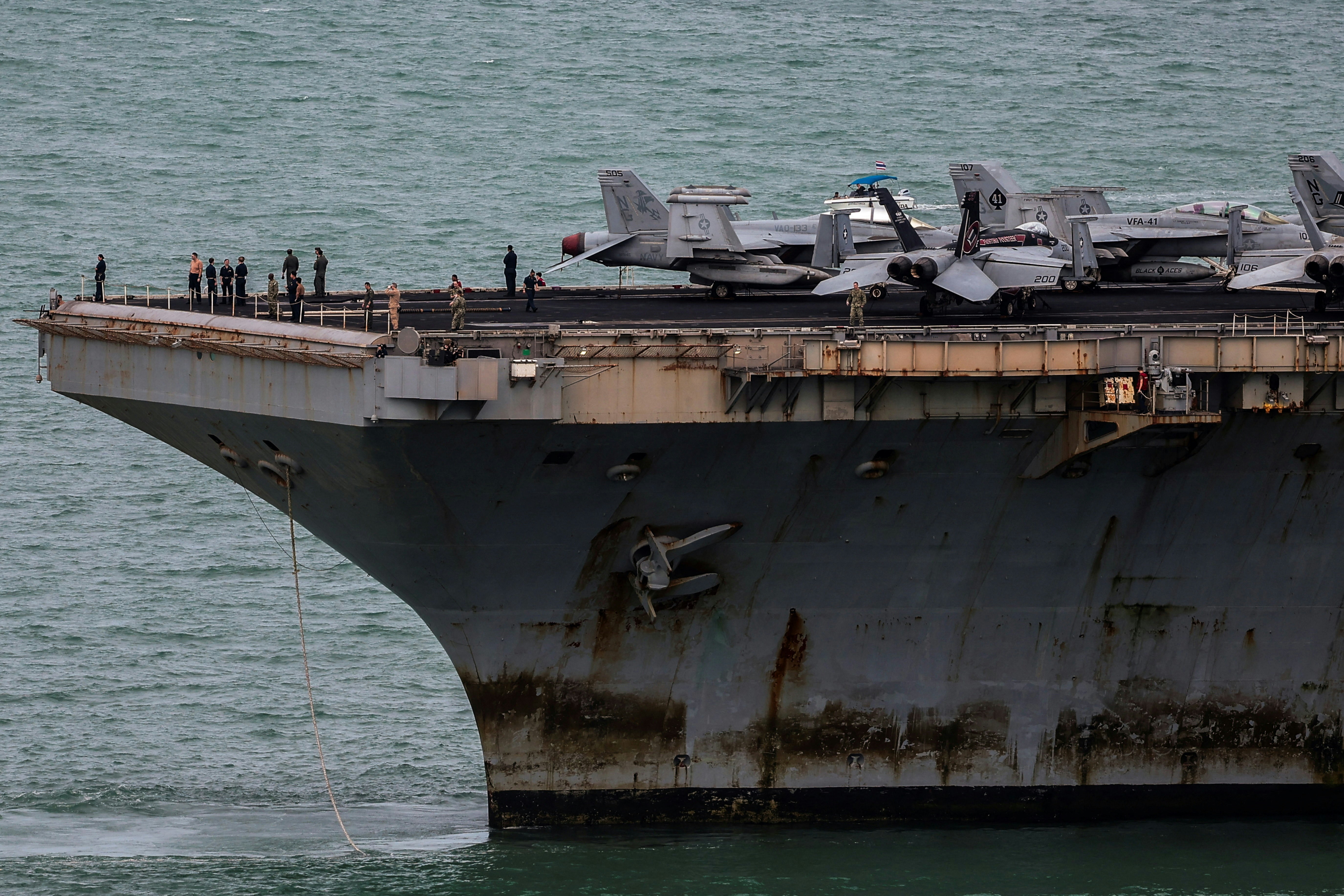美国海军「林肯号」（USS Abraham Lincoln）航空母舰自去年11月离开母港圣地牙哥后，在海上度过286天，2日抵达泰国东部林查班港。（路透社）