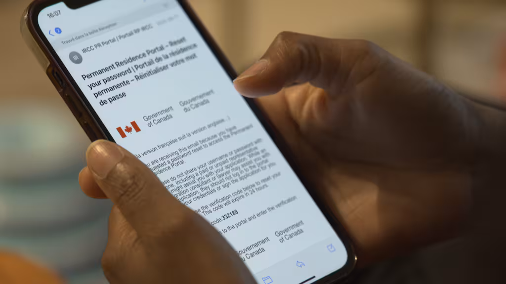 移民部表示,最新加分会在两周时间来计算。 照片:Radio-Canada / Lokchi Lam