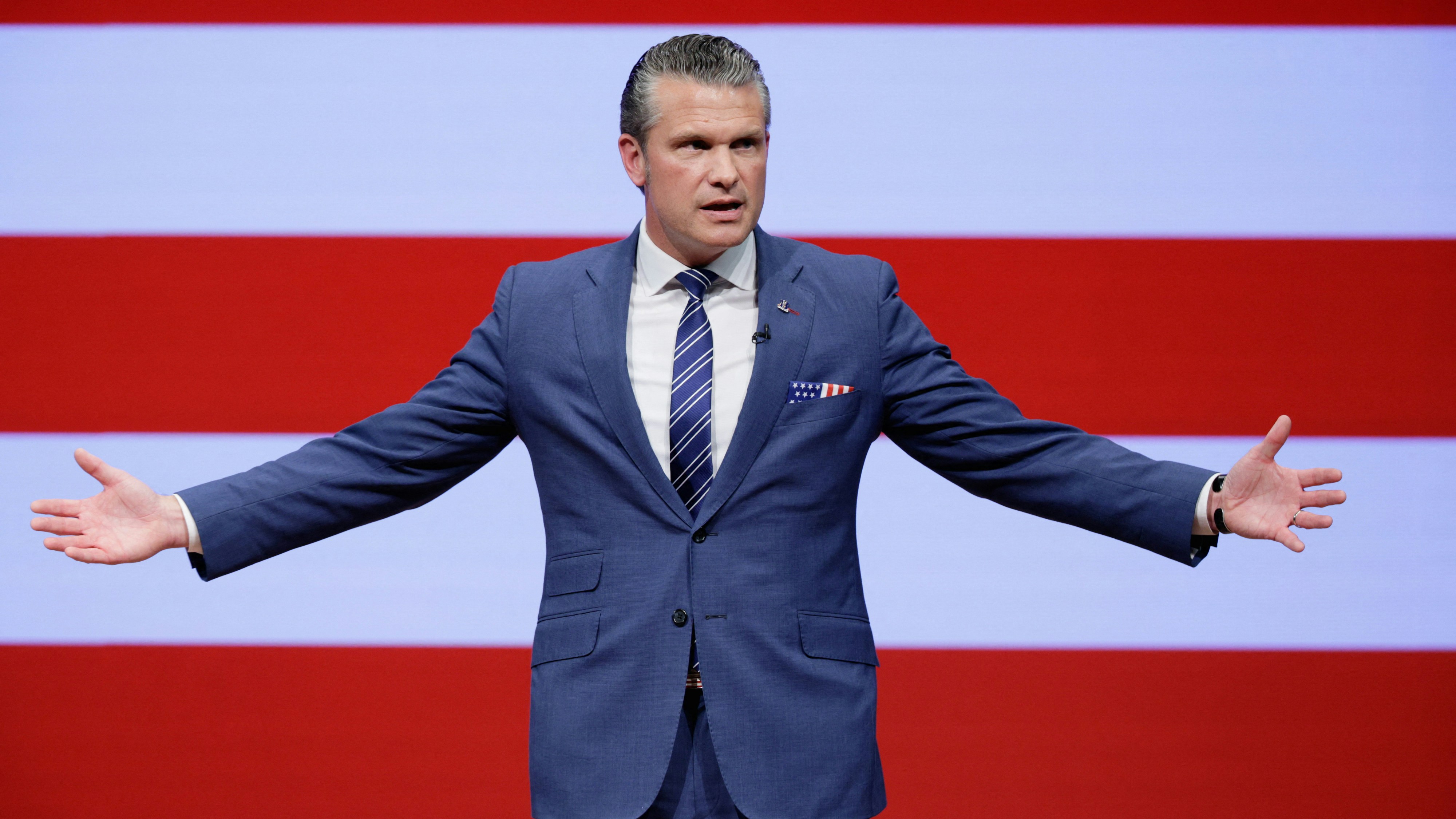 2026年9月30日,美国国防部长赫格塞思(Peter Hegseth)在维吉尼亚州匡提科的海军陆战队匡提科基地,向美国初级军官和士兵发表2026年度「部队状况」演说。(Reuters)