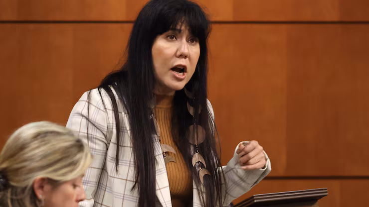联邦国会议员加赞(Leah Gazan)。