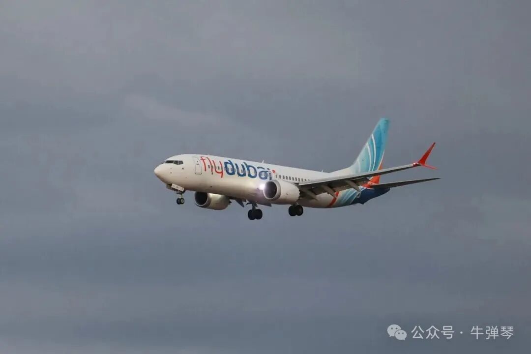 一架载有从阿联酋飞往以色列的Flydubai航班乘客的飞机于9月30日抵达以色列洛德的本古里安国际机场。
