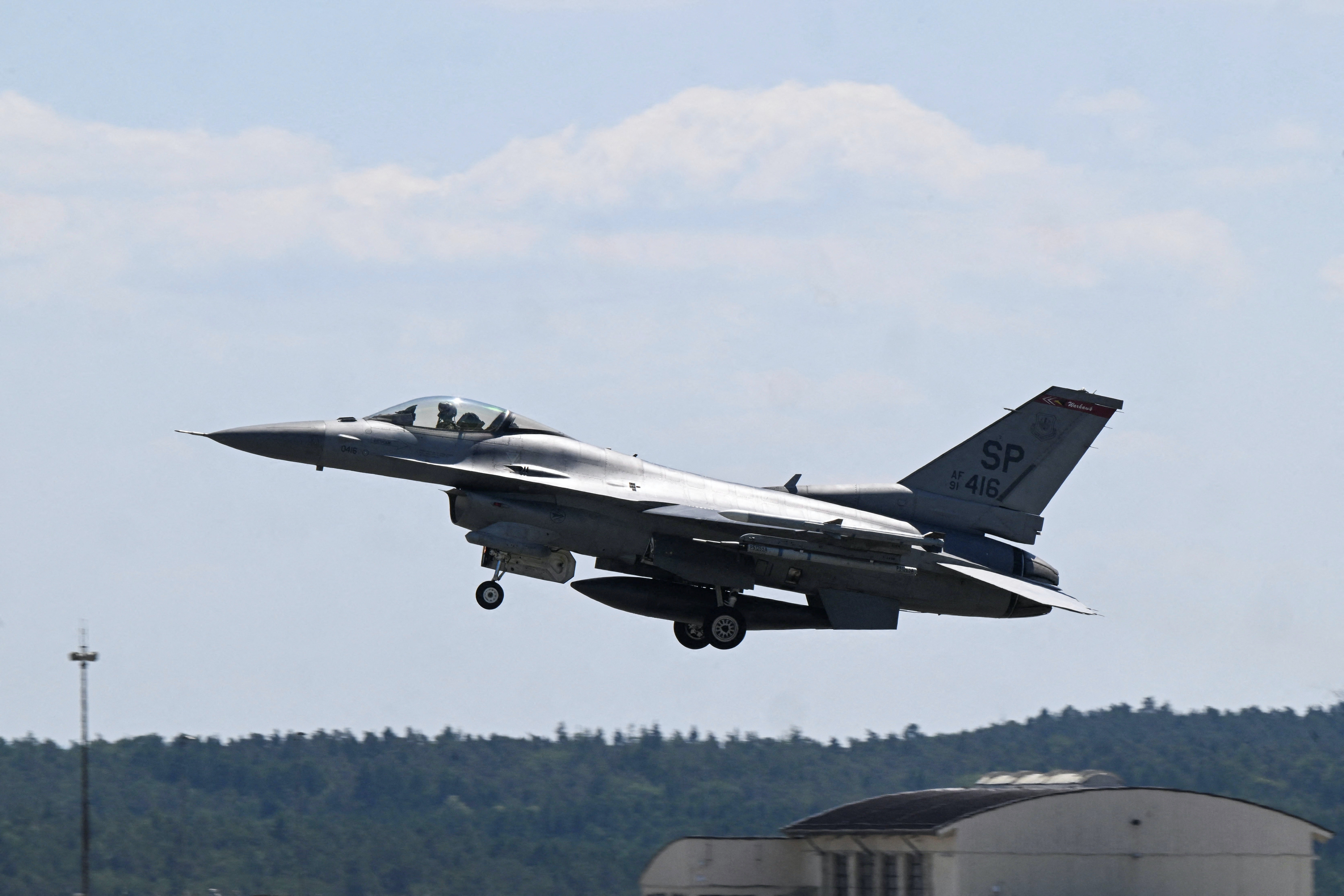 北欧四国的F-16A/B已近退役，给乌克兰发挥余热正好。（Reuters）