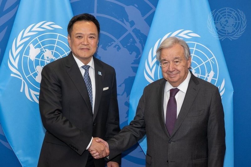 泰国总理阿努廷（左）24日在美国纽约联合国总部会见联合国秘书长古特瑞斯（右），双方就泰国与联合国关系、泰柬局势及缅甸情势交换意见。（泰国外交部提供）中央社记者李宗宪曼谷传真  115年9月25日