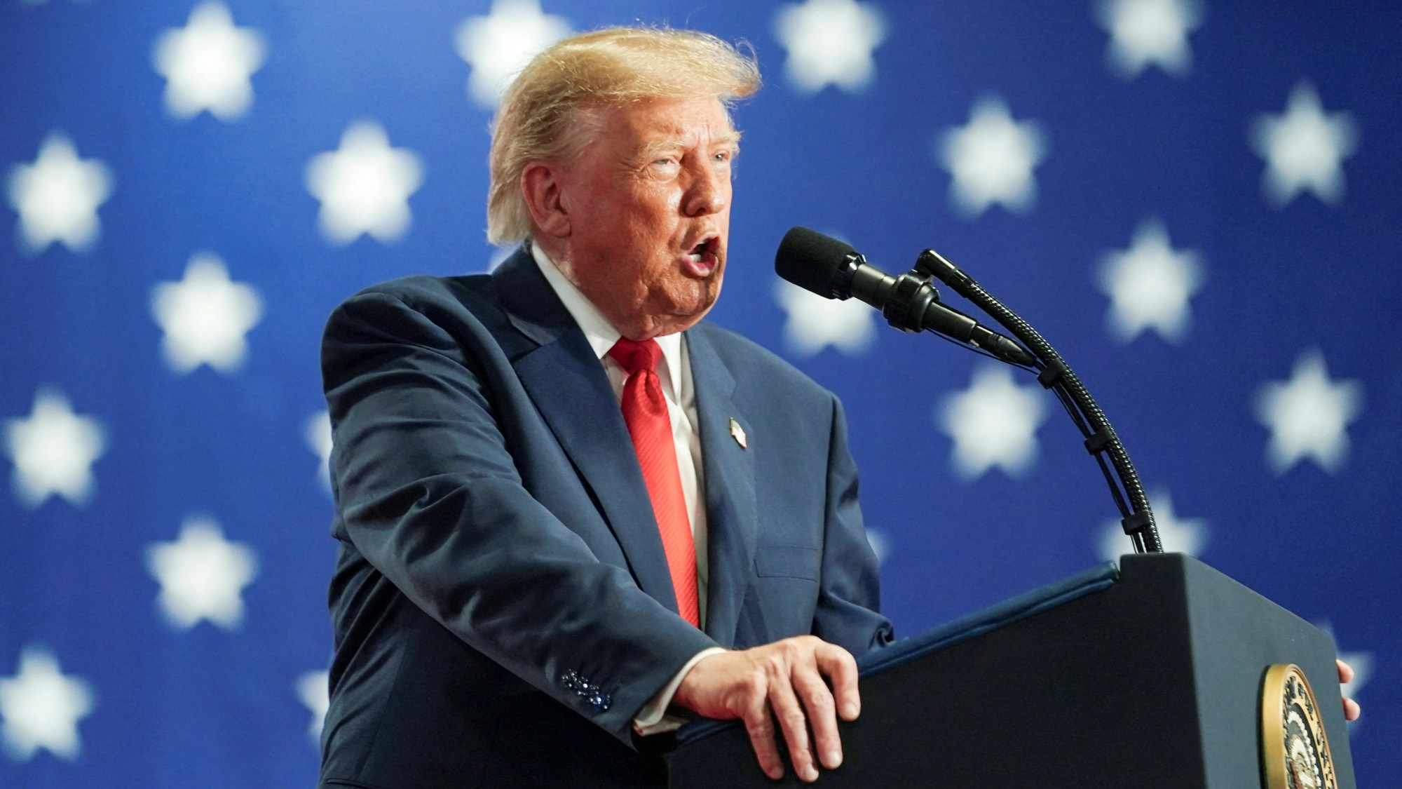 2026年10月9日,美国总统特朗普(Donald Trump,又译川普)在纽约州锡拉丘兹市(Syracuse)的集会上发表演说。(Reuters)