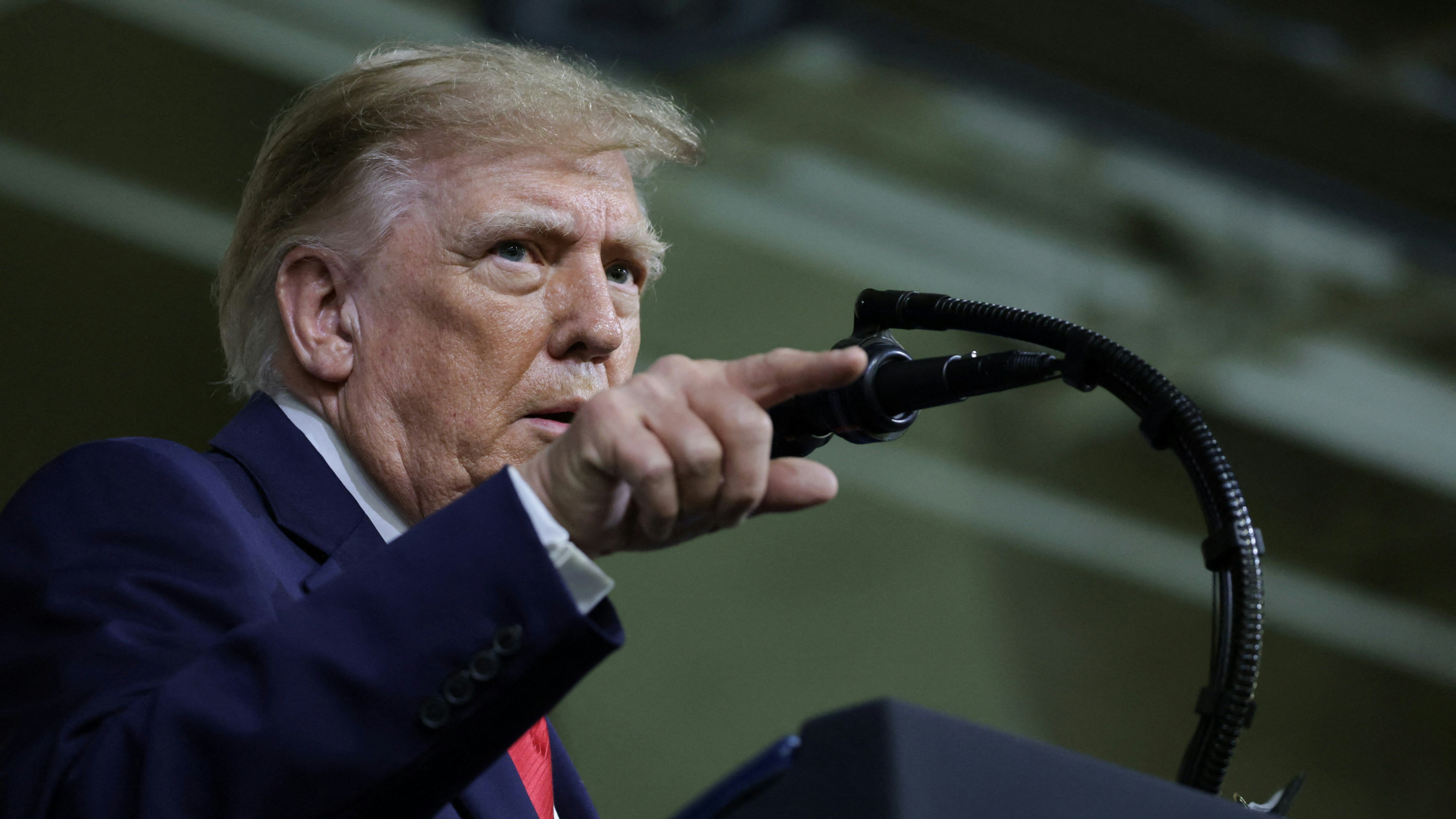 2026年10月1日,美国德州,总统特朗普(Donald Trump)到访一间汽车公司并发表讲话。(Reuters)
