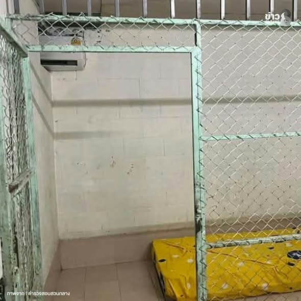 调查人员发现,该精神疗养院的居住环境恶劣,房间还被金属栅栏隔开,栅栏顶端装有铁丝网。(Facebook@ลุยชนข่าว)