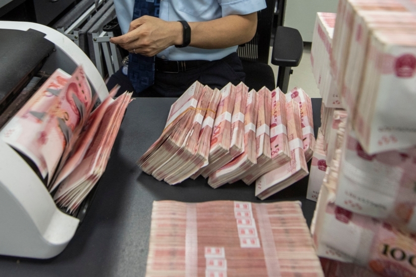 人民币走强背后的原因,首先,外需强、内需偏弱带来大额顺差和结汇需求释放是核心。图:IC photo