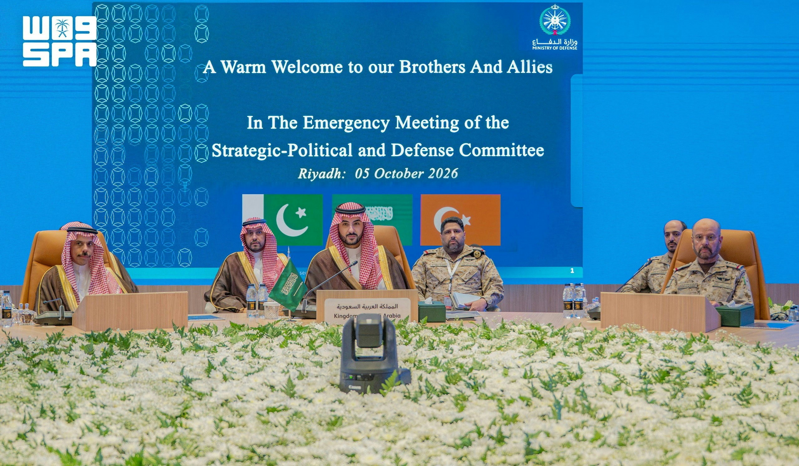 2026年10月5日,沙特国防大臣哈立德(Khalid bin Salman)在利雅得出席「麦加防务联盟」(Mecca Defence Alliance)的会议。 (Saudi Press Agency/Handout via REUTERS)