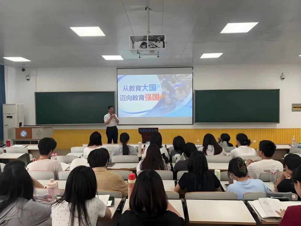 如今的高校里，老师为什么无法安心教学？