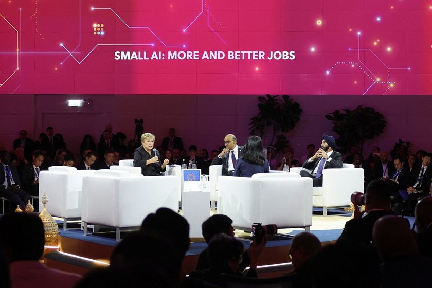 当地时间2026年10月12日,泰国曼谷,国际货币基金组织(IMF)总裁格奥尔基耶娃在诗丽吉王后国家会议中心举行的国际货币基金组织和世界银行集团2026年年会上发表讲话,新加坡总统尚达曼和世界银行集团行长在场旁听。图:IC photo