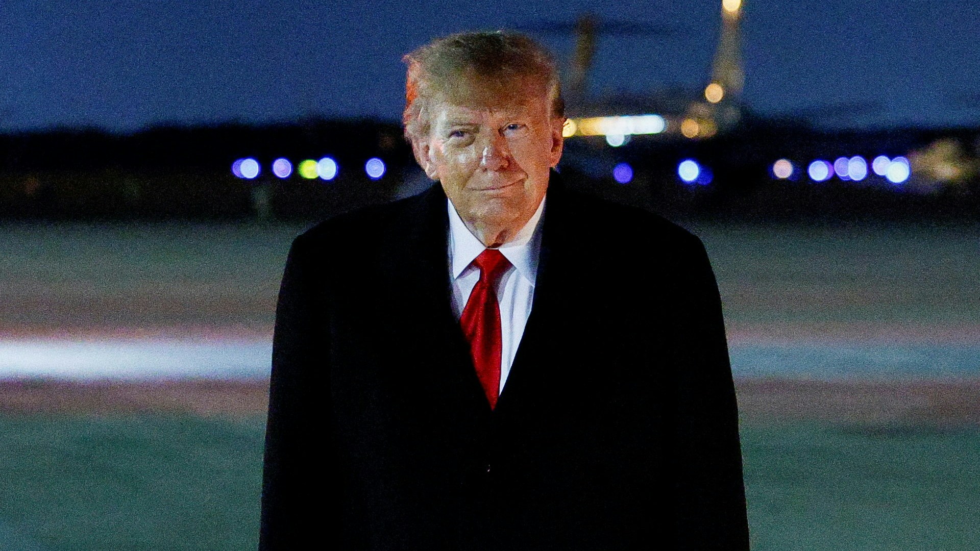 2026年10月23日,美国总统特朗普(Donald Trump)结束对艾奥瓦州(Iowa)的访问后,返回白宫。(Reuters)