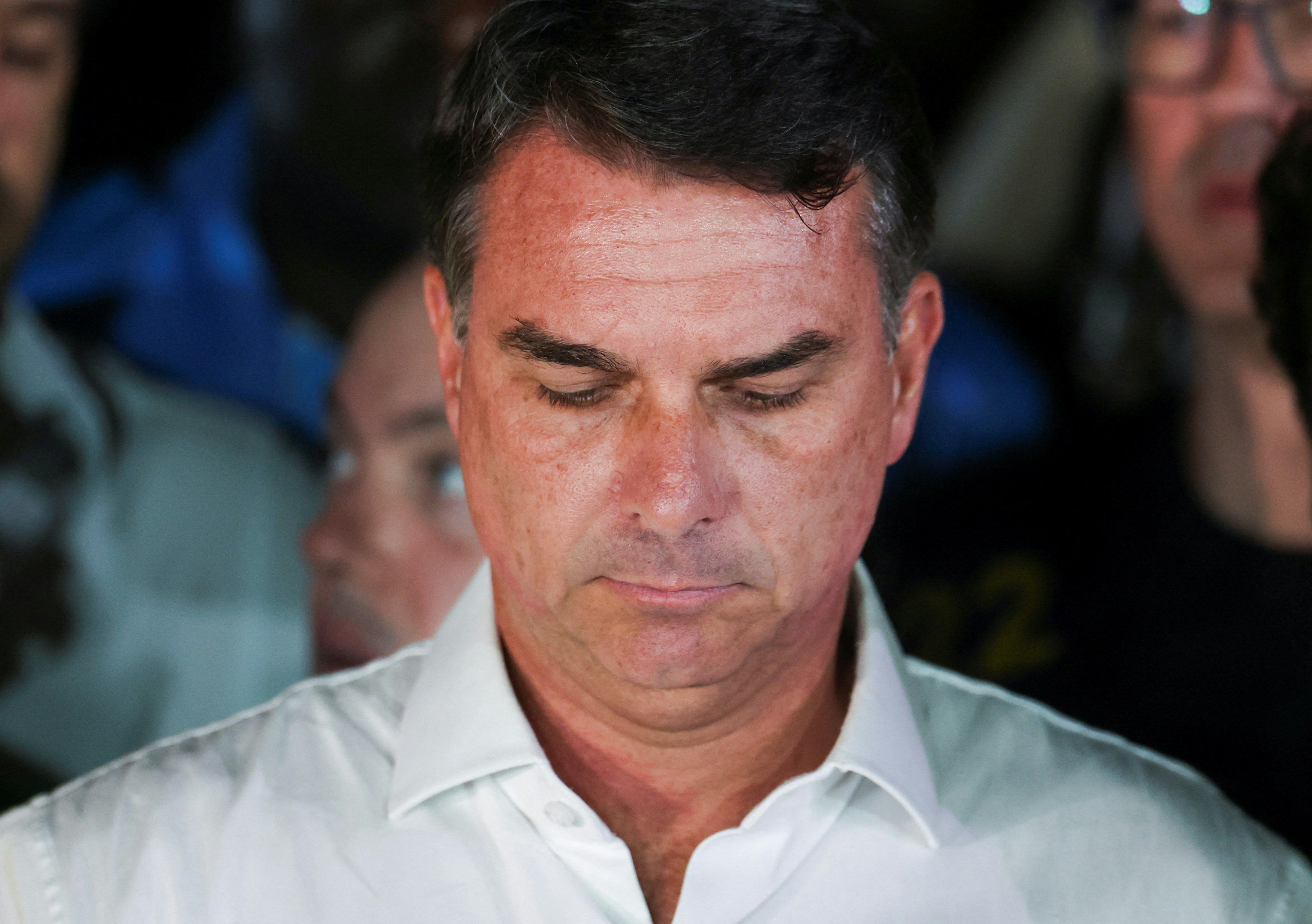 2026年10月25日,巴西自由党的总统候选人弗拉维奥(Flávio Bolsonaro),在次轮投票落败后发表讲话。(Reuters)
