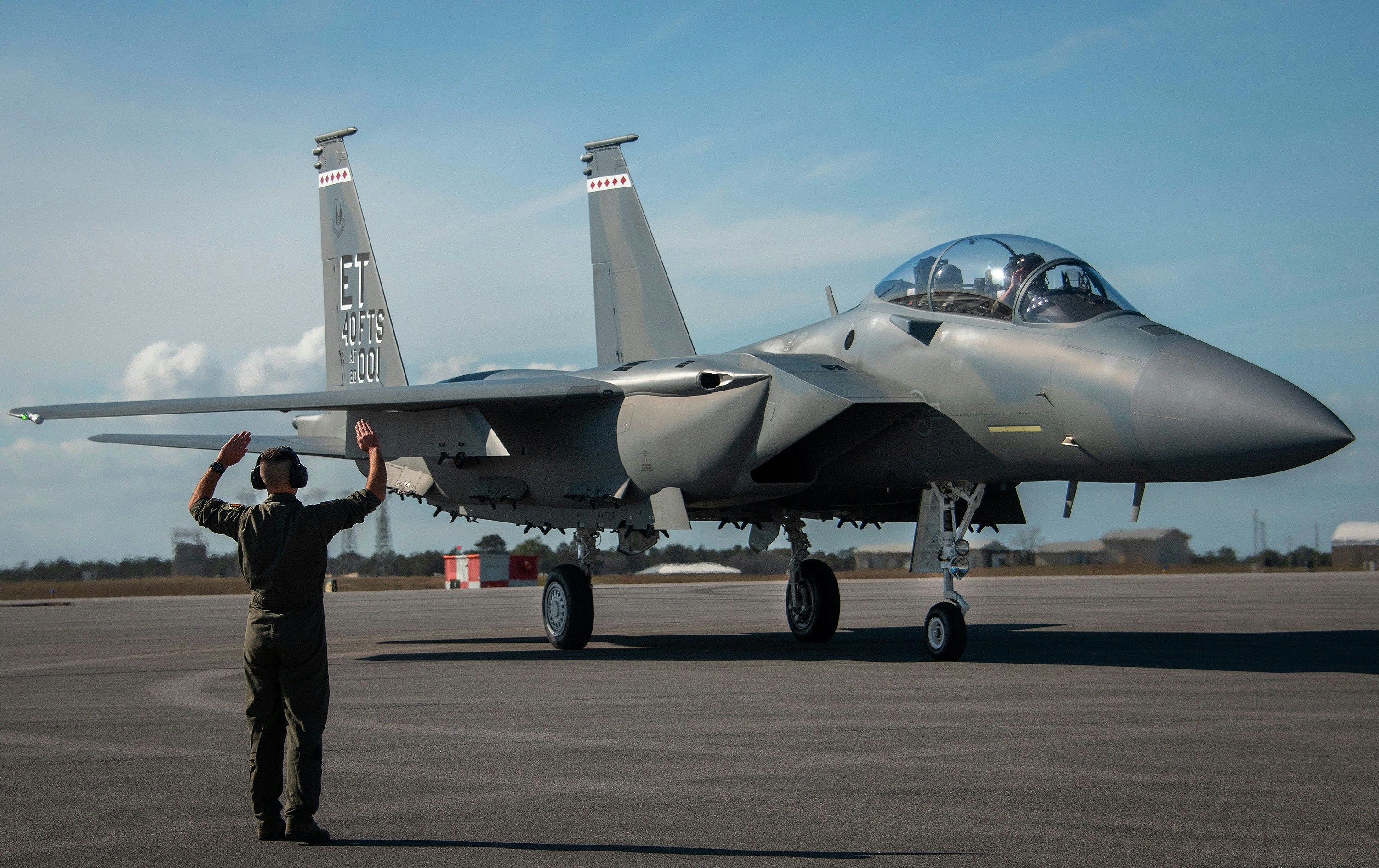 美国空军战机F-15EX降落在佛罗里达州埃格林空军基地。(美国空军官网)