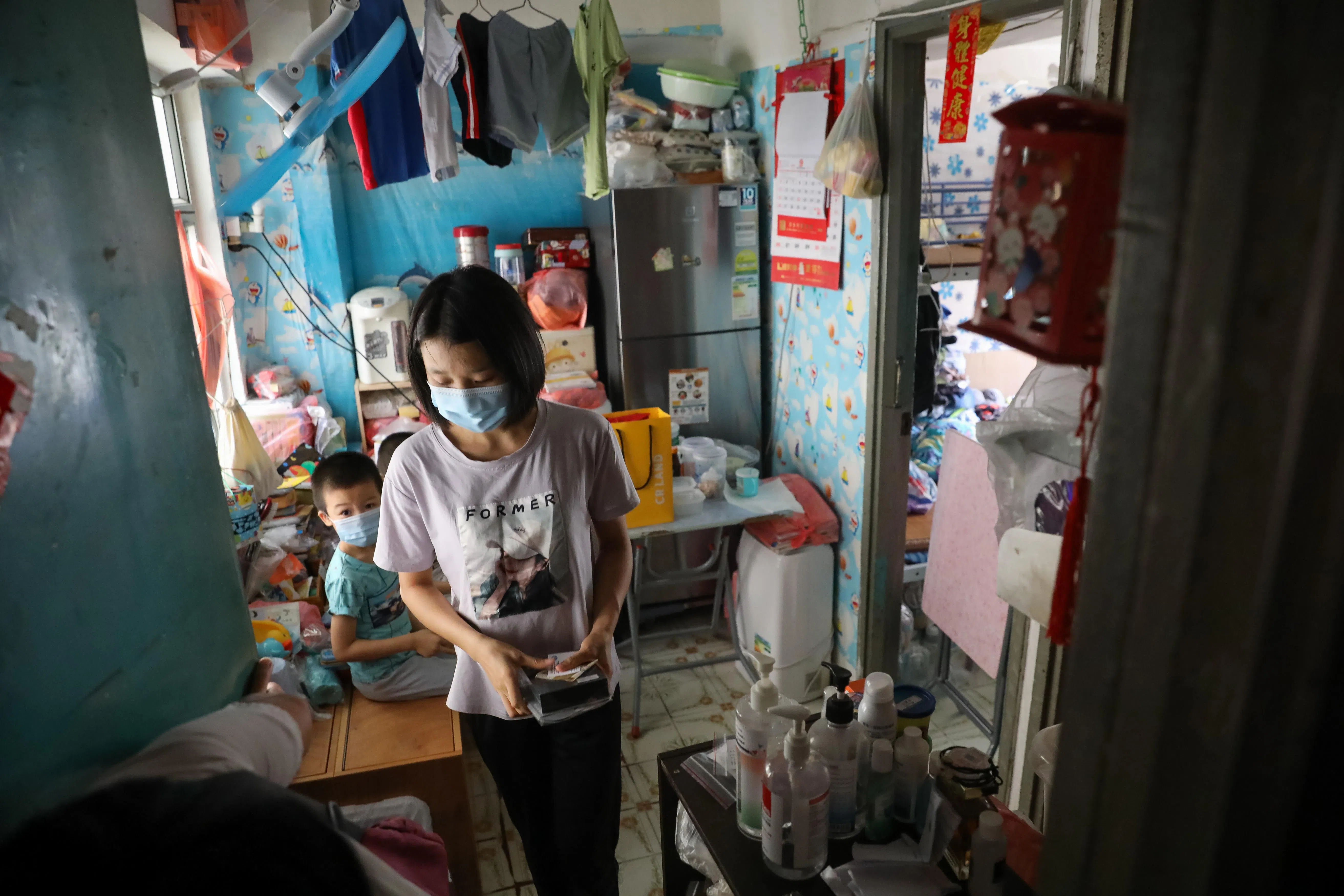 调查显示,港人不生育除了经济考虑,居住条件也是主要原因之一。(中通社)
