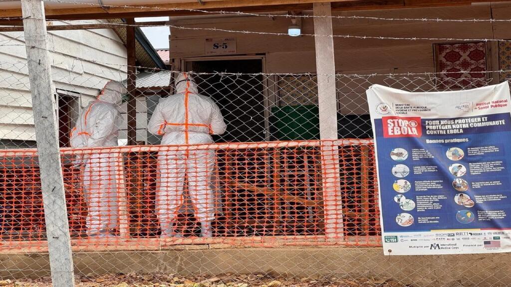 RFI Image / Info Afrique - la riposte contre Ebola Bundibugyo : des agents de santé en zone rouge dans le centre de traitement Ebola de l’hôpital de référence de Bunia, Ituri, RDC, octobre 2026.