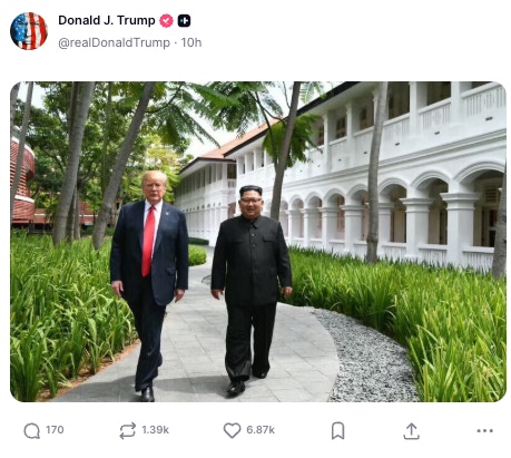 2026年8月24日,特朗普在社交平台上载自己与朝鲜领导人金正恩的合照,图为两人于2018年6月在新加坡举行的首次「特金会」的会晤照片。(截图自TruthSocial@realDonaldTrump)