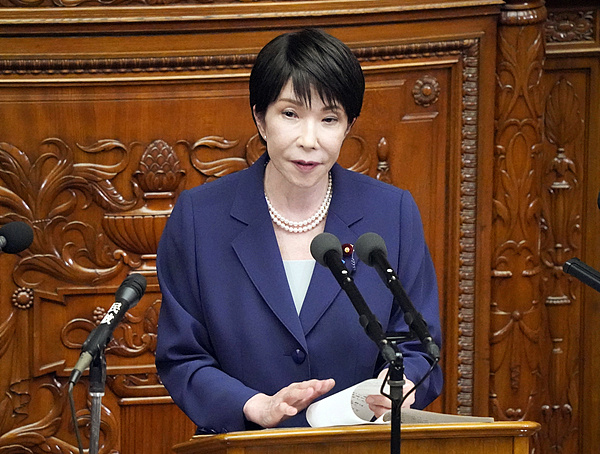 2026年10月20日，日本东京，日本首相高市早苗在众议院全体会议上回答提问。高市早苗于2025年10月21日成为日本首位女首相。