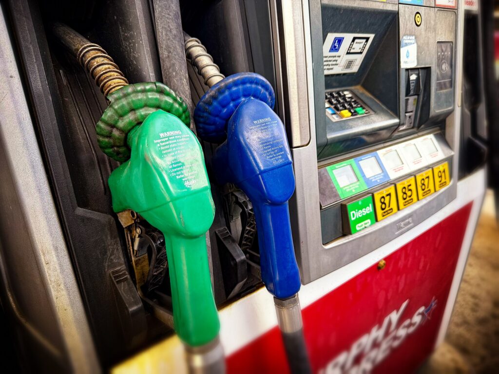 A gas fueling pump