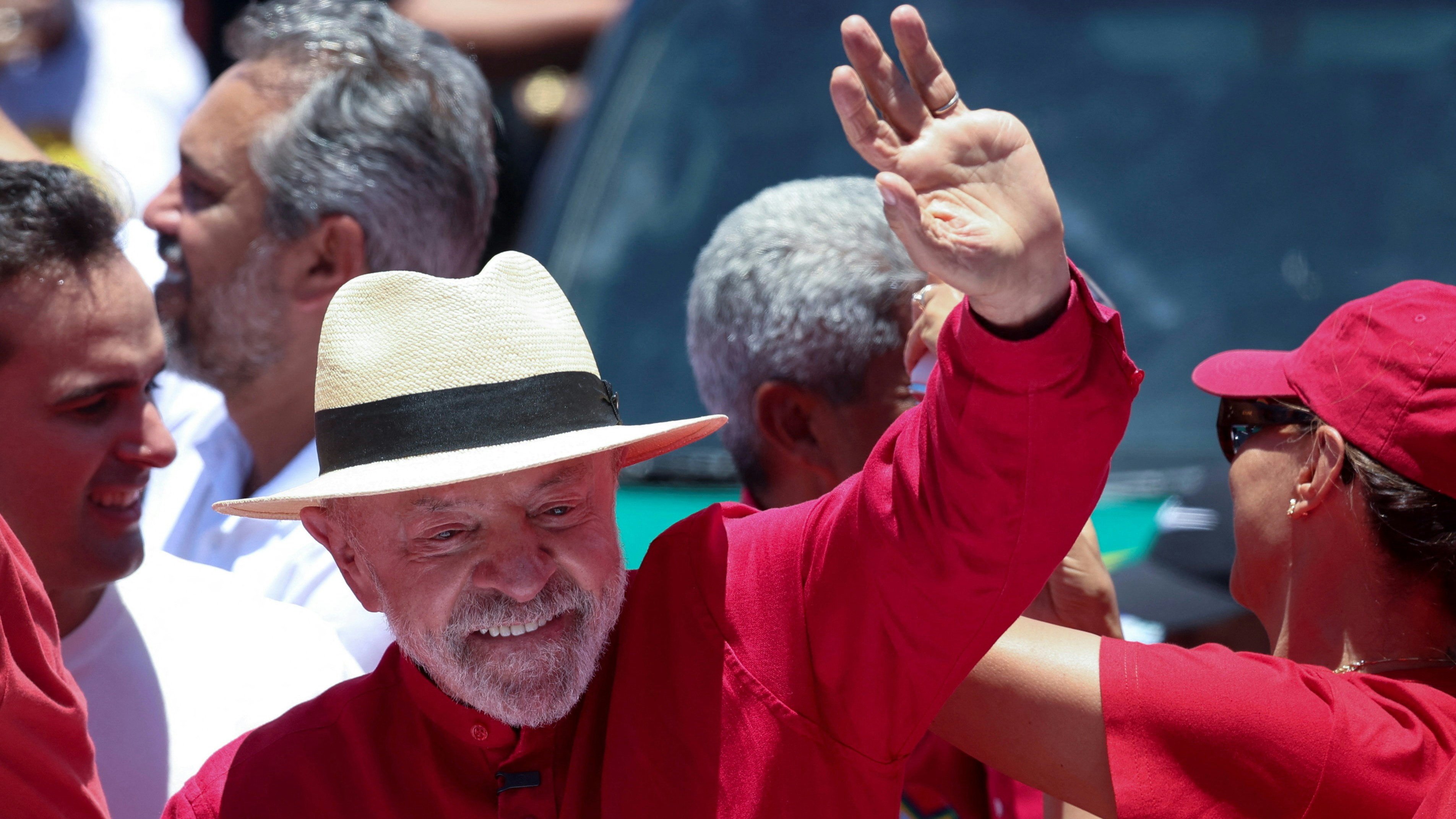 2026年10月10日,巴西总统卢拉(Luiz Inacio Lula da Silva)代表劳工党(PT)竞逐连任,在纳塔尔(Natal)出席为大选次轮投票造势的竞选集会。(Reuters)