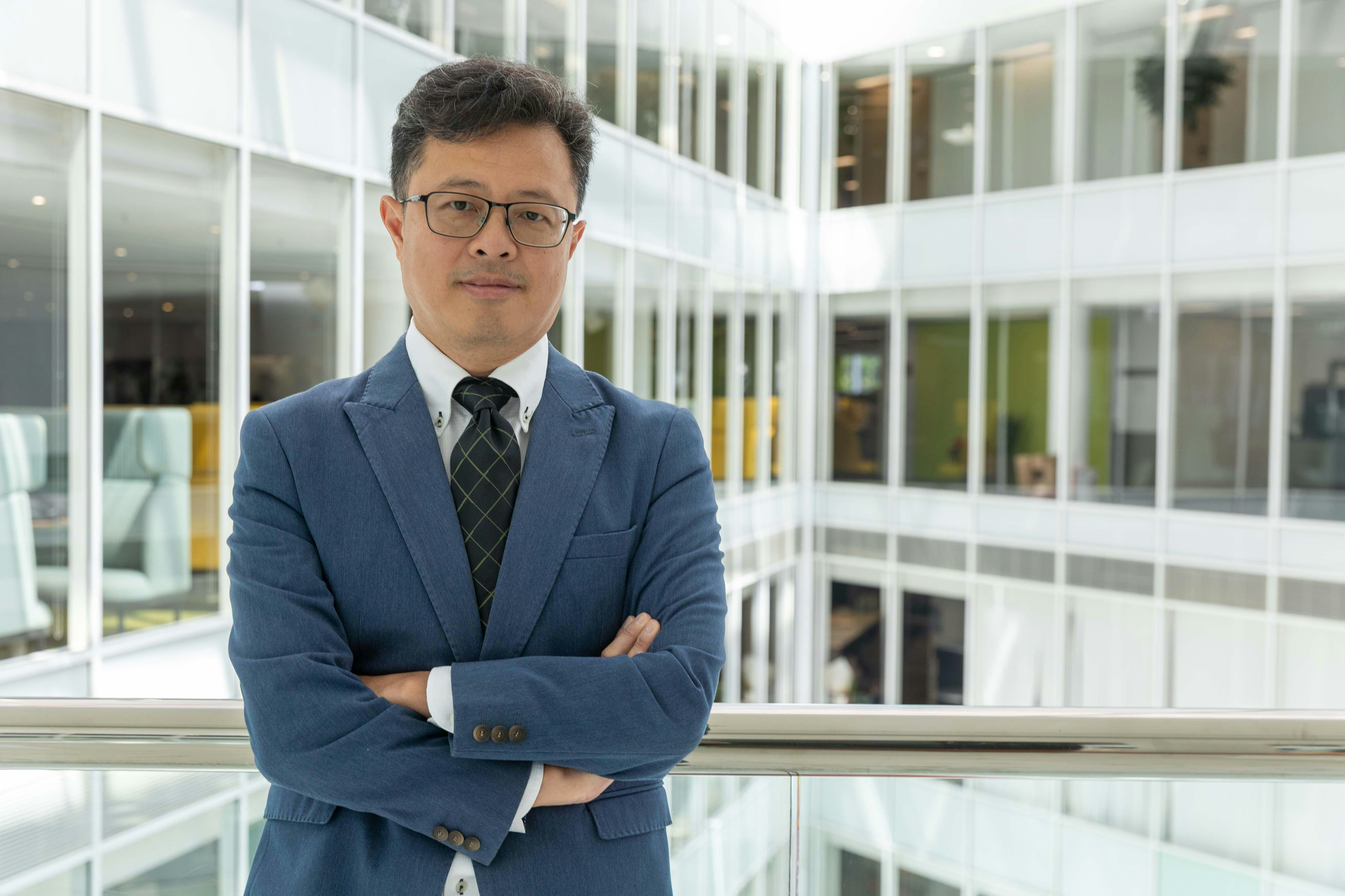 领导奥雅纳东亚区水业务十多年的Kenneth回顾工作点滴时都非常难忘︰「我98年毕业由见习工程师晋升为水组主管,最难忘2001年承接渠务署项目,在6个月内利用GIS及数据分析,完成全港逾1万条天然河流的水浸风险评估与分级。」