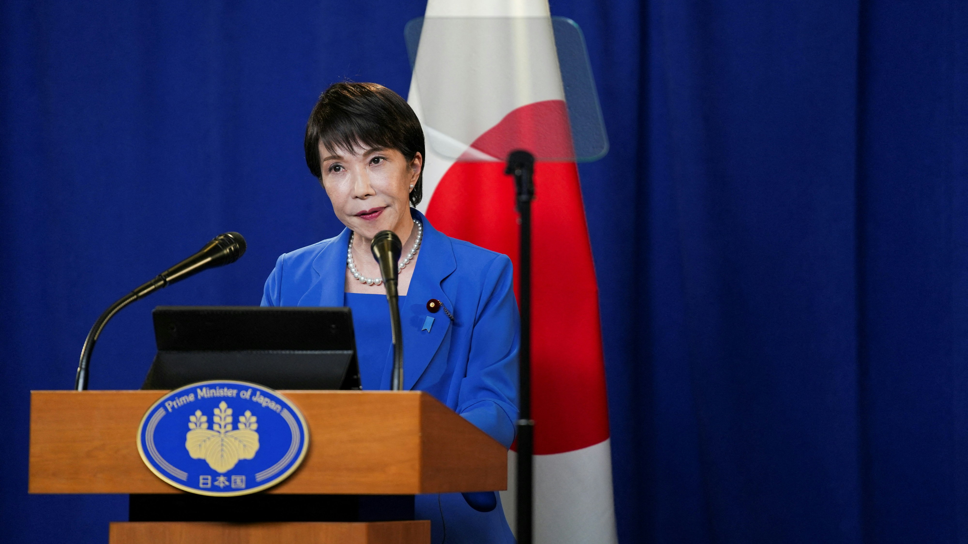 2026年9月23日，美国纽约，日本首相高市早苗在纽约联合国大会发表演讲后，于Park Lane Hotel举行的新闻发布会上向媒体发表讲话。(Reuters)