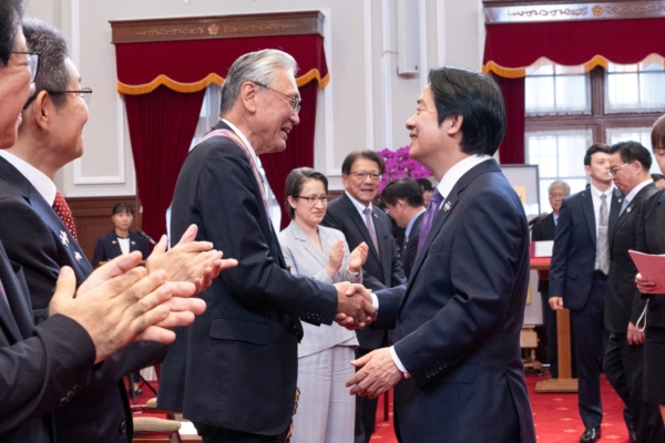 賴清德總統10月10日在總統府接見日本國會議員祝賀團,感謝長期支持台灣,盼台日情誼持續深化。(總統府提供)