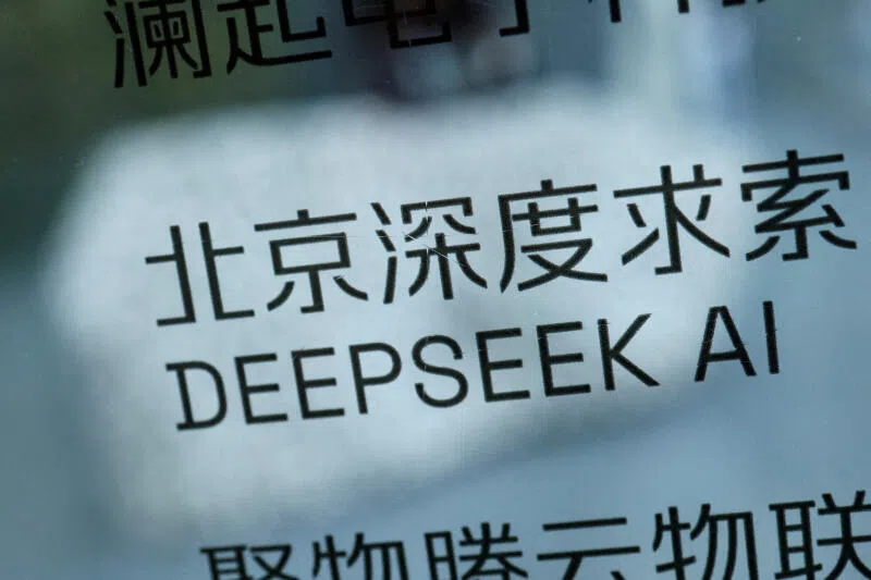 中国人工智能初创企业深度求索(DeepSeek)办公地点所在建筑外墙,可见DeepSeek标志。(路透社档案照)
