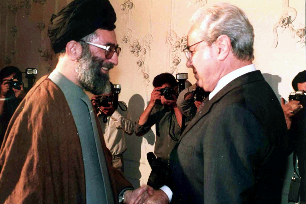 1987年9月22日,时任伊朗总统哈梅内伊站在这里,痛斥美国霸权。(WikiMedia)