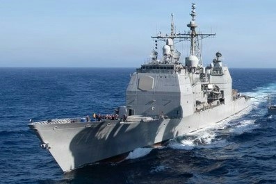 「提康德罗加」级驱逐舰圣乔治角号(CG-71)。(美国海军官网)