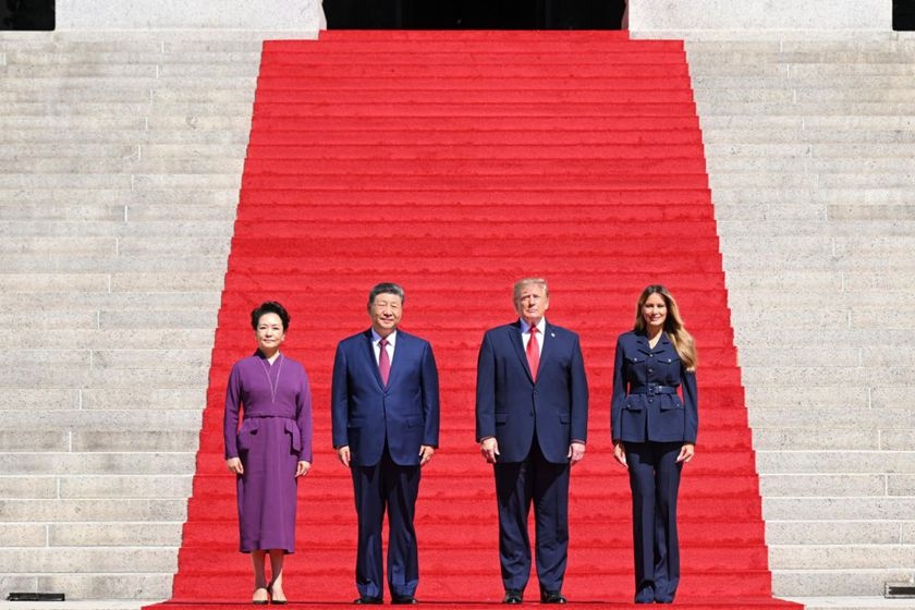 当地时间9月25日上午,国家主席习近平和夫人彭丽媛在美国总统特朗普和夫人梅拉尼娅陪同下参观美国国家档案馆。图:新华网