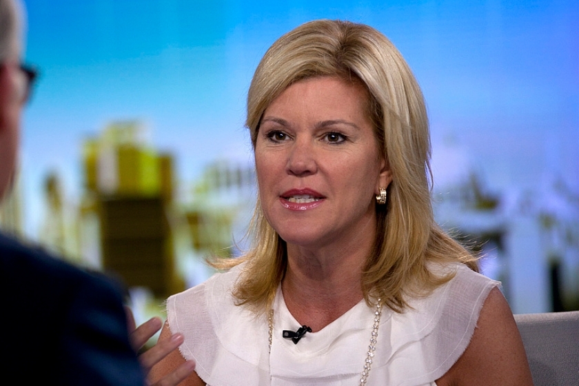 资料图:Meredith Whitney。Meredith Whitney警告,华尔街大谈消费者韧性之际,美国经济“底层”的疲弱迹象却遭到掩盖。图:视觉中国