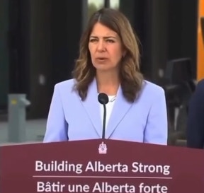 阿省省长丹妮尔・史密斯(Danielle Smith)态度强硬,表明签证到期、未取得永居资格的学生必须离开加拿大。(Instagram@btvbroadcastingentertainment影片截图)