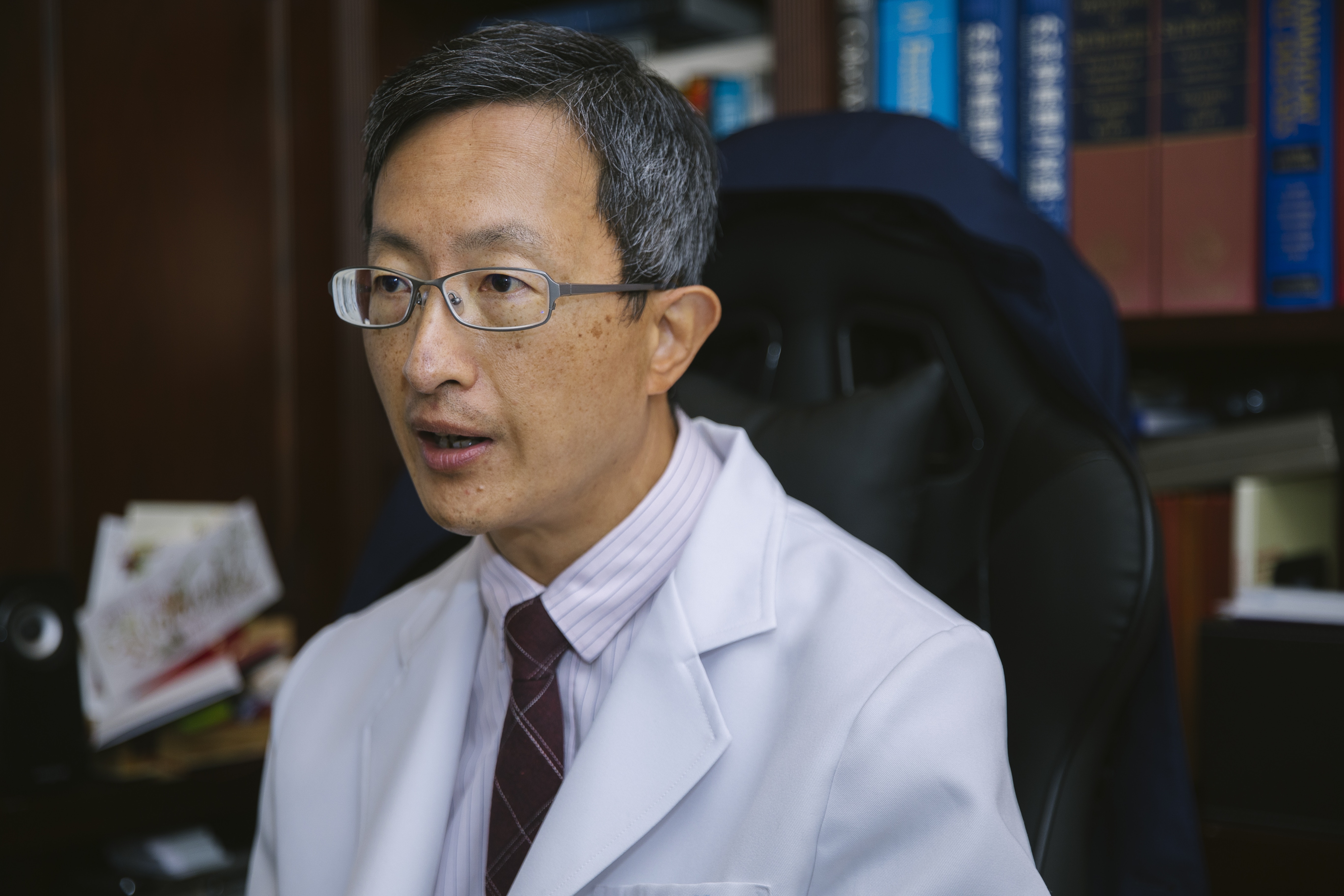 对于AI医疗系统是否应进入私人真多,林哲玄表示,私人诊所引入什么系统全凭医生的信任,而医管局引入的系统一定是经过稳妥测试的。(资料图片)