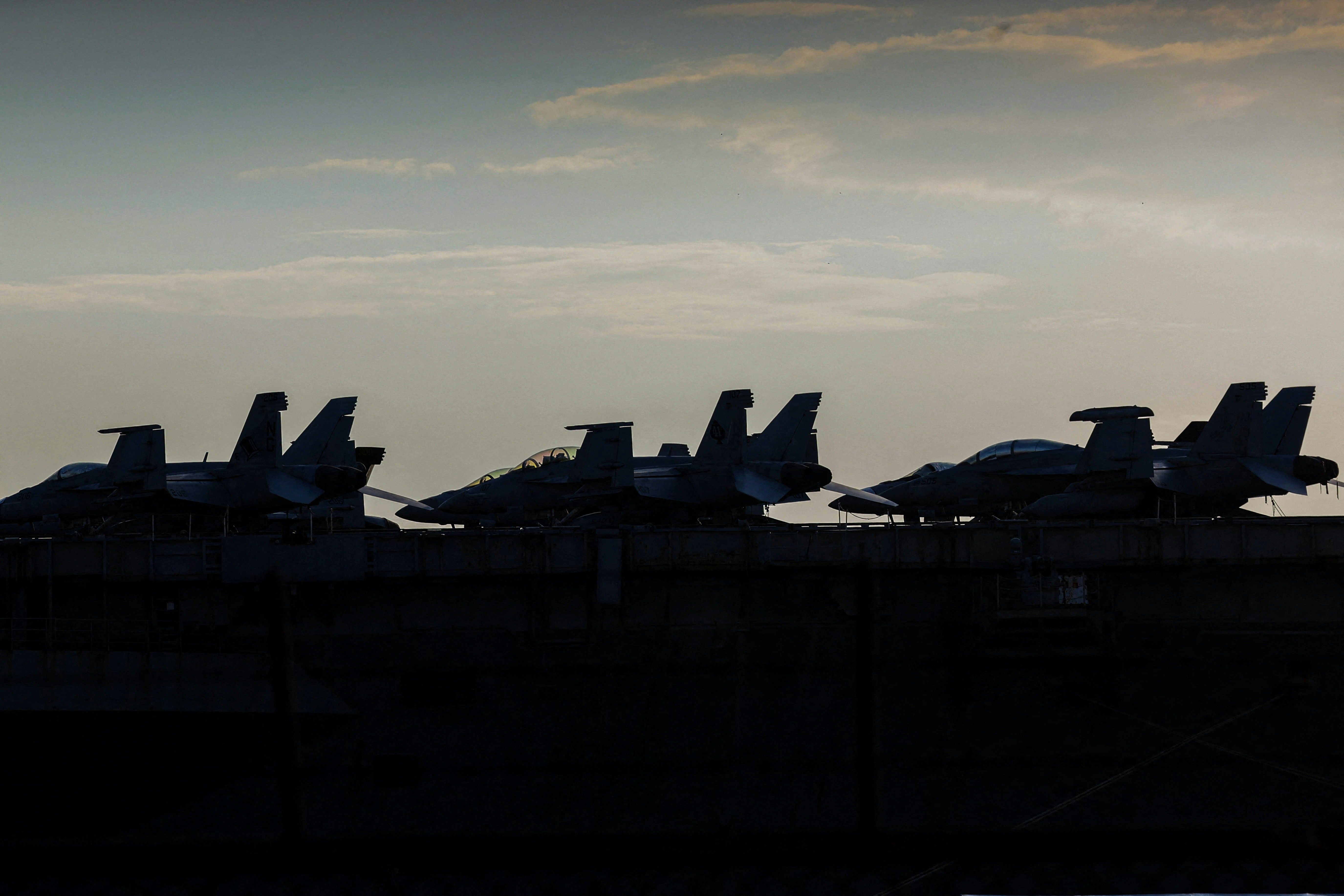 美国海军「林肯号」（USS Abraham Lincoln）航空母舰自去年11月离开母港圣地牙哥后，在海上度过286天，2日抵达泰国东部林查班港。（路透社）