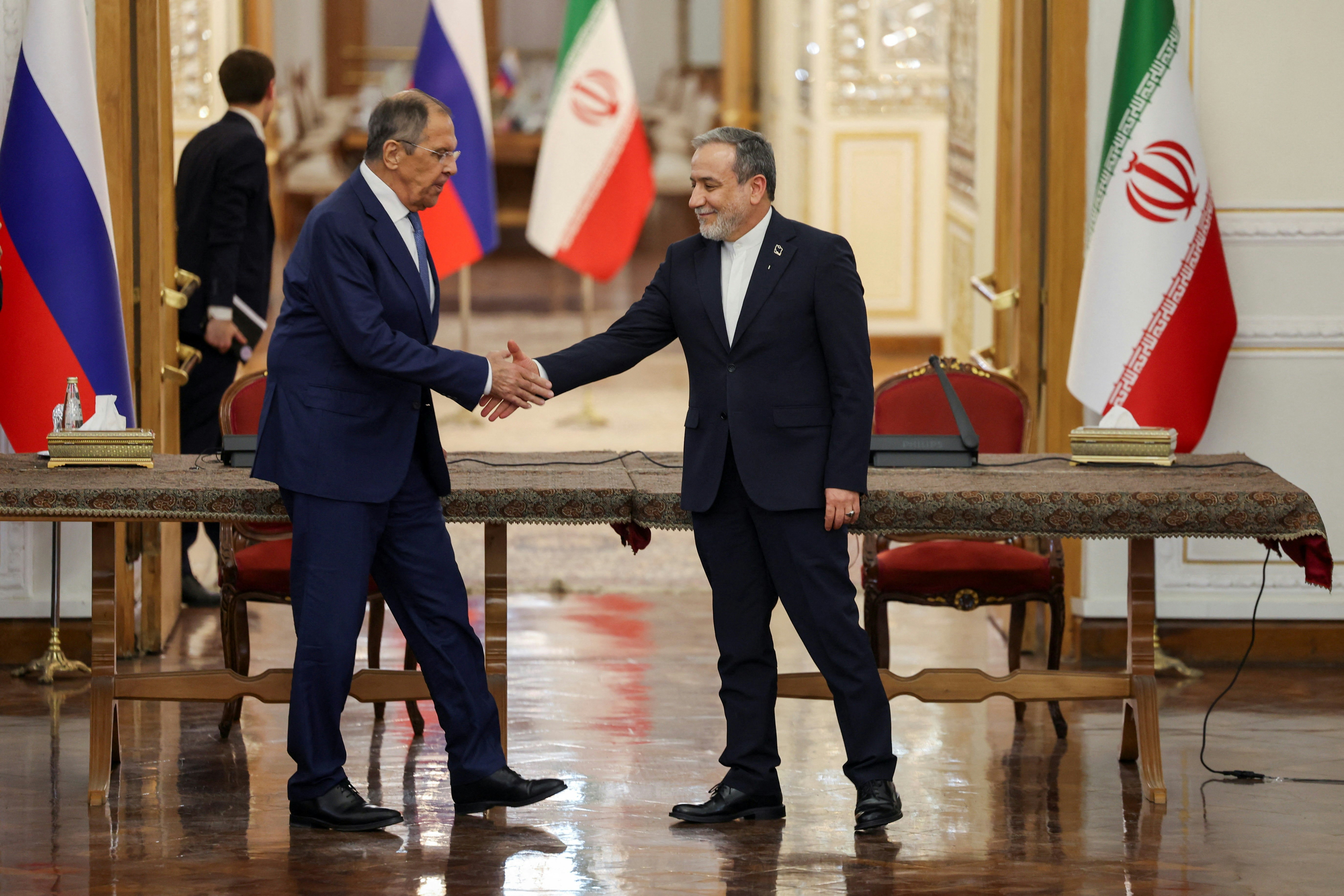 2026年10月19日,俄罗斯外交部长拉夫罗夫(Sergei Lavrov)到访德黑兰,与伊朗外交部长阿拉格齐(Abbas Araghchi)会面。(Majid Asgaripour/WANA (West Asia News Agency) via REUTERS )